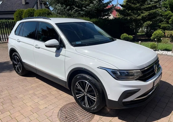 Volkswagen Tiguan cena 125999 przebieg: 19000, rok produkcji 2021 z Konin małe 137